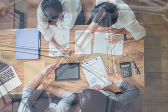 From Molecules to Markets: Winning Pharma Clients with Online Marketing