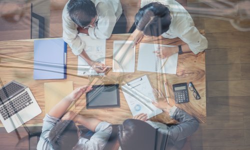 From Molecules to Markets: Winning Pharma Clients with Online Marketing